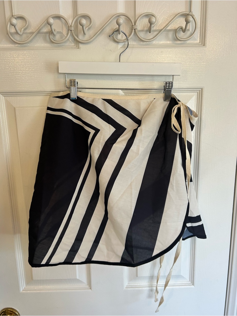 Micas NWT Navy and Cream Striped Wrap Skirt Swim Cover Up Size M